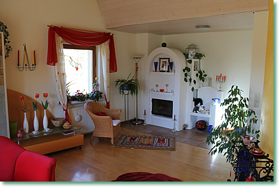 Wohnzimmer mit Kamin